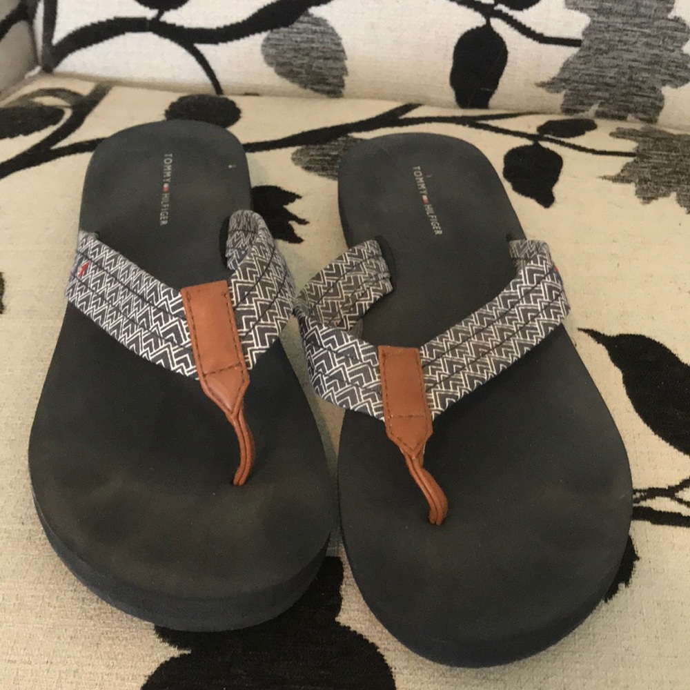 Tommy Hilfiger navy flip flops